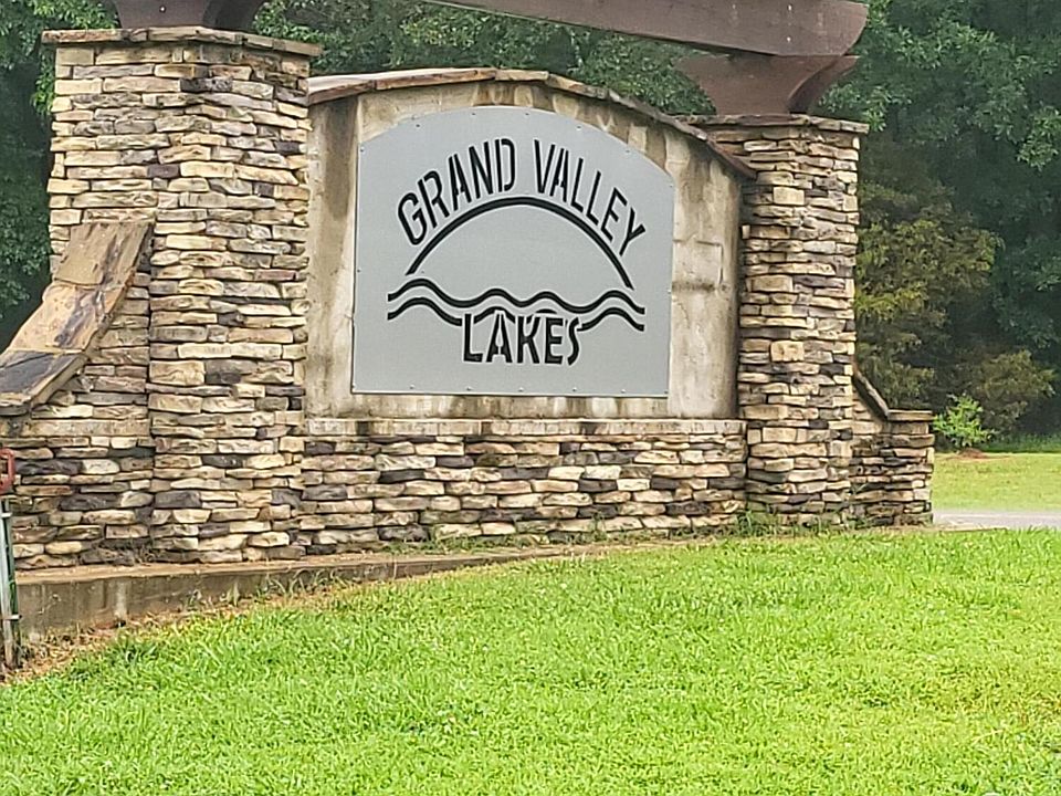 1st image of 905 Grand Valley Dr