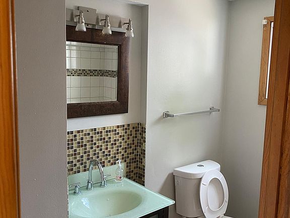 4th image of 5365 E 134th St