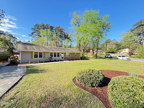 2nd image of 817 Chatham Ln