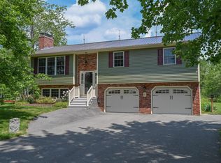 40 Canterbury Rd, Brewer, ME 04412
