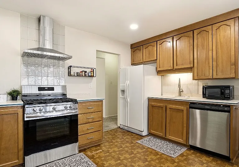 4305 Andrew Dr NE — Photo 26