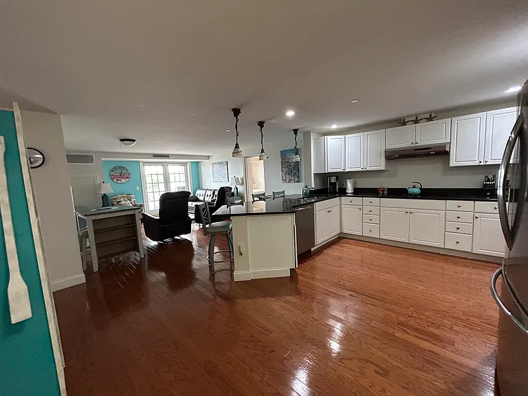 1 E Grand Ave #310 — Photo 9