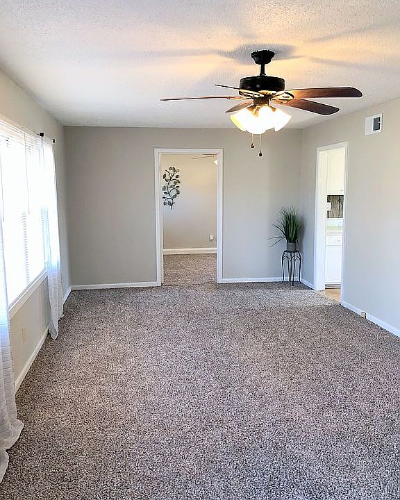 1st image of 206 Hallbrook Dr