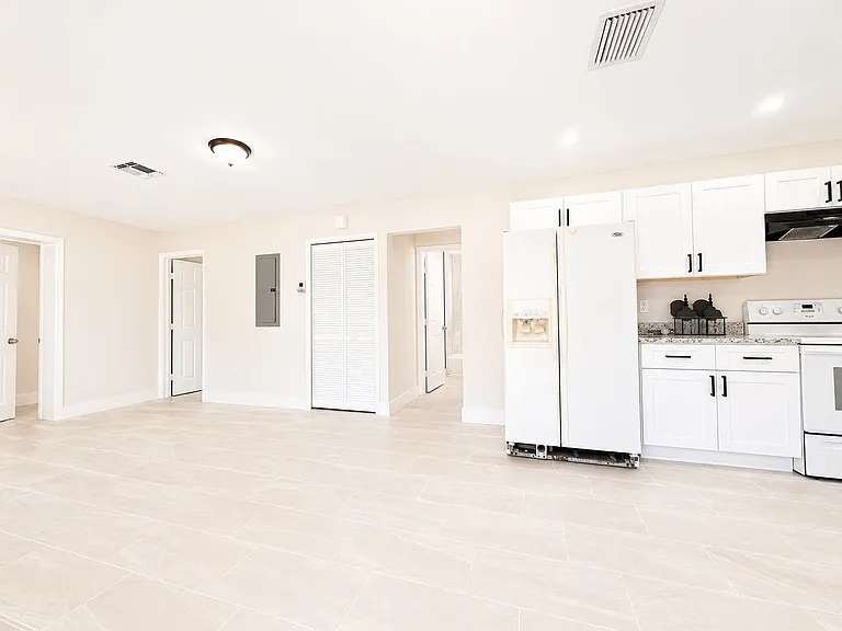 4426 Poinsettia St — Photo 3