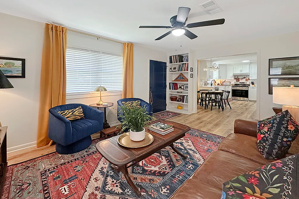 2 bed, 1200 sqft, $2,400 — Photo 3