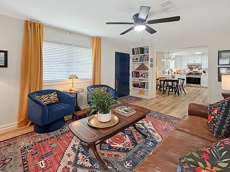 204 Dianne St — Photo 3
