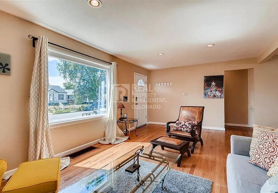 4870 Irving St | 4 Bed 2 Bath in Regis-Berkeley neighborhood — Photo 4