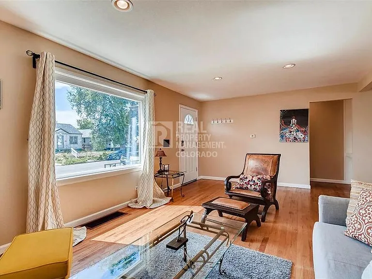 4870 Irving St — Photo 3