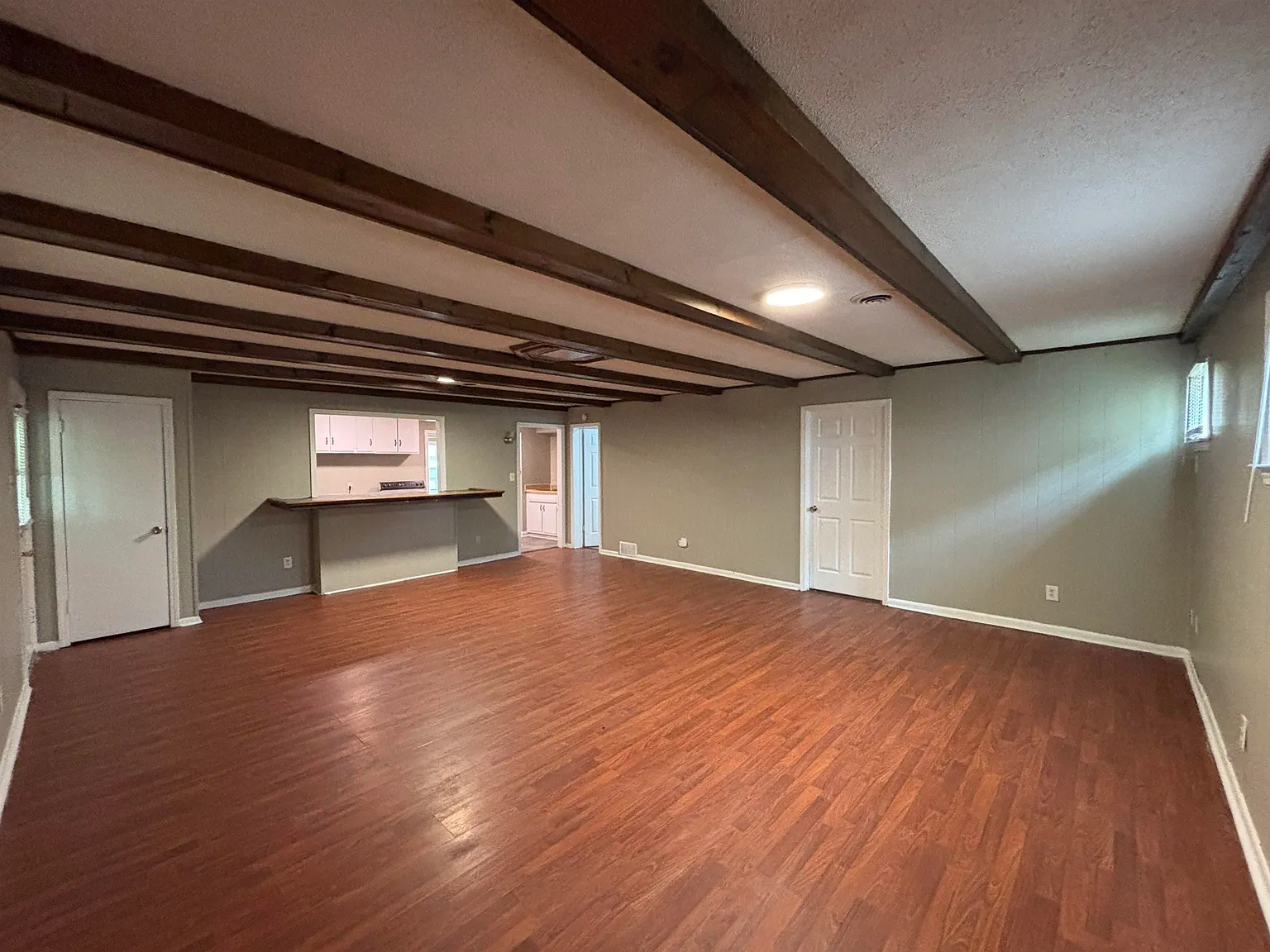 3 bed, 2.0 bath, 1586 sqft, $1,595 — Photo 2