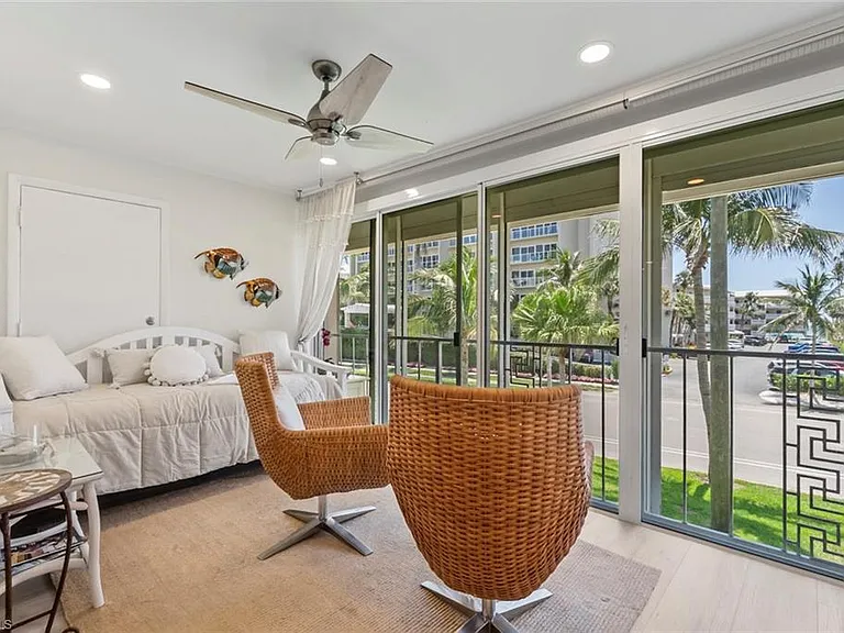 1910 Gulf Shore Blvd N #204 — Photo 16