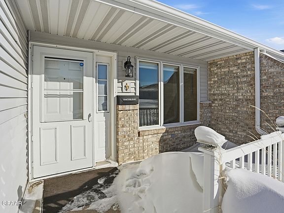 3rd image of 412 Crestwood Ct SE