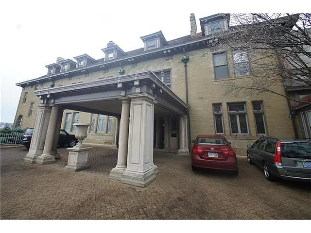300 N Woodland Rd APT 1A photo 1