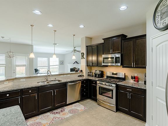 4th image of 1107 Dickenson Dr