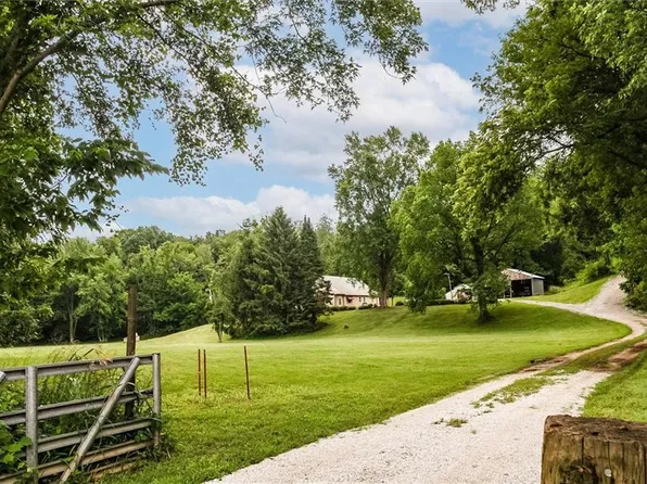 9605 Baker Rd, Kansas City, MO 64153
