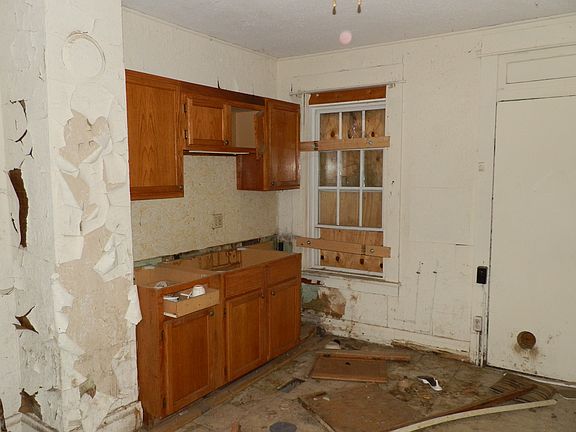 4th image of 278 Clarendon Ave