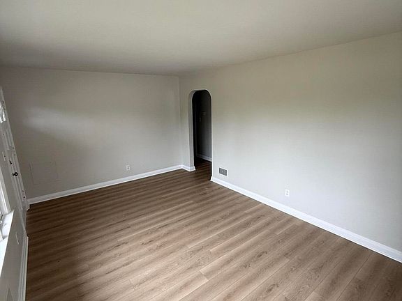 4th image of 1716 Chester Rd