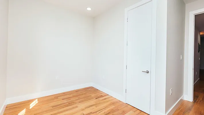 Rented by Nooklyn NYC LLC | media 18