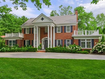 6141 Mission Dr, Mission Hills, KS, 66208