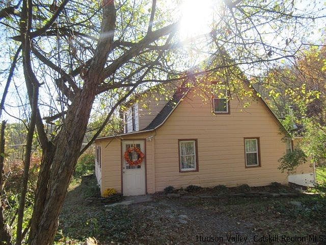 1st image of 4 Clearwater Ln
