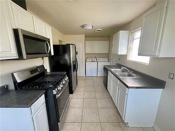 3rd image of 212 E Harrison Ave
