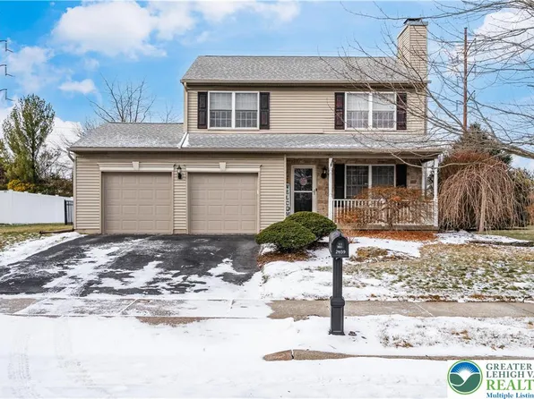 2659 Fieldview Dr, Macungie, PA 18062