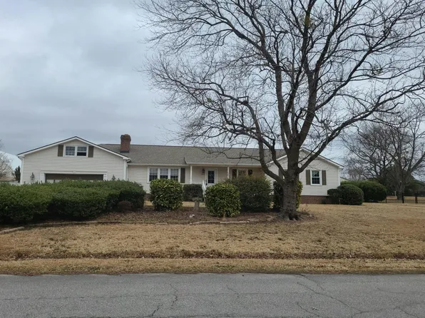 645 Sand Trap Dr, Rocky Mount, NC 27804