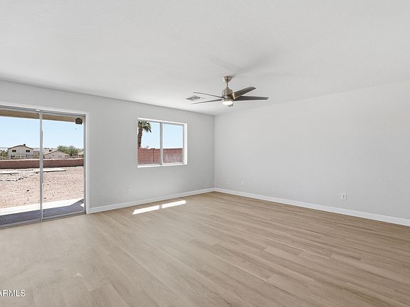 3rd image of 23841 N OASIS Boulevard