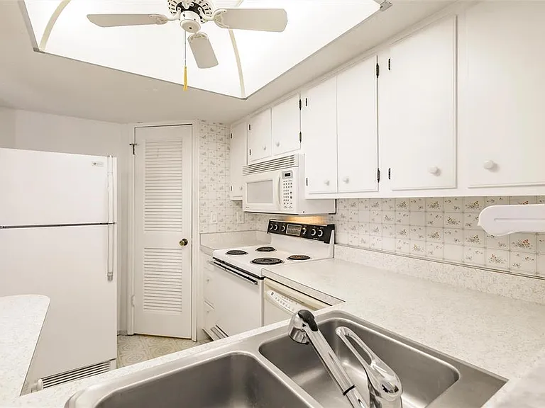 4158 Tamiami Trl #S6 — Photo 9