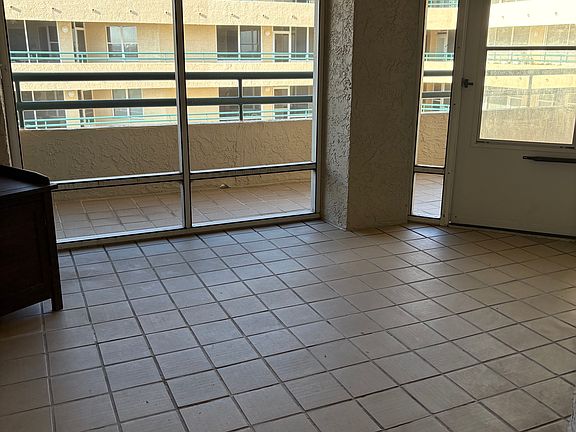 You enter your condo through this large screened lanai where you can drop all your beach toys (& sand)