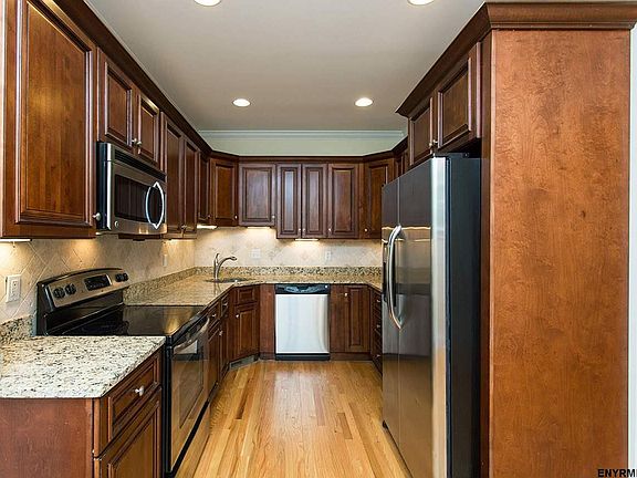 5th image of 124 Jefferson St APT 2