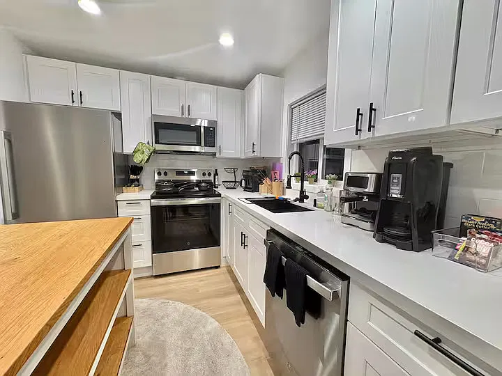 682 Dayton Ave NE — Photo 4