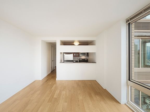 5th image of 260 W 54th St APT 34B