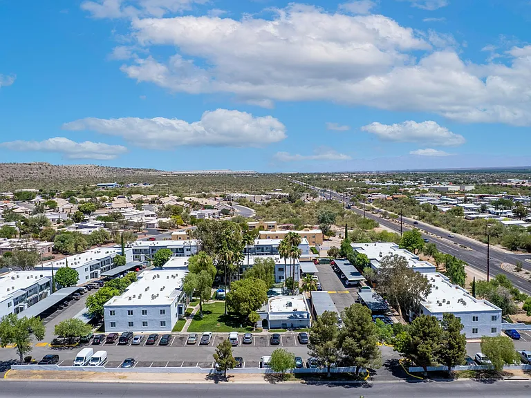 La Primera at Green Valley — Photo 44