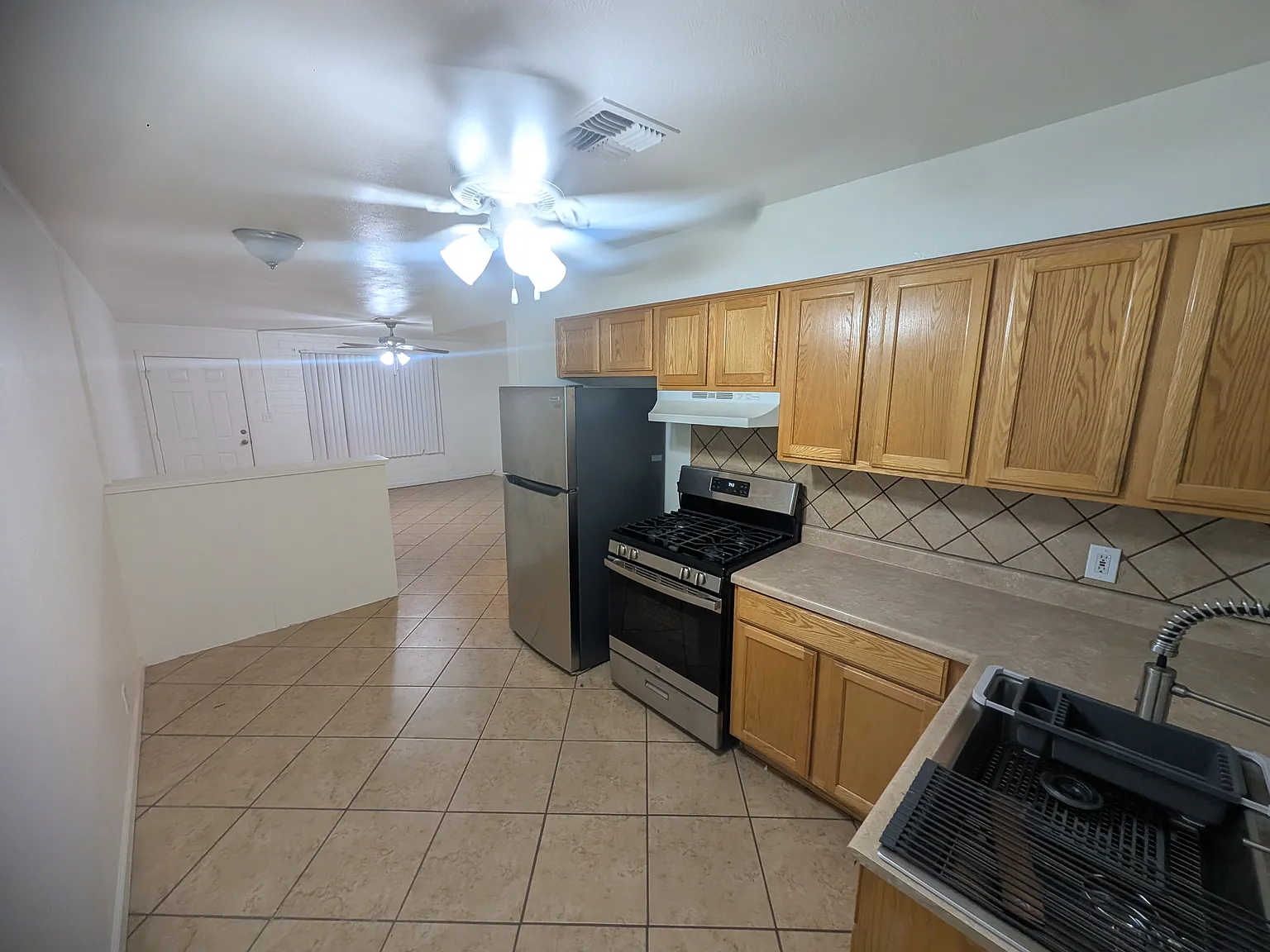 2 bed, 900 sqft, $1,550 — Photo 3