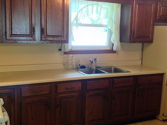 4th image of 2949 Evelyn St