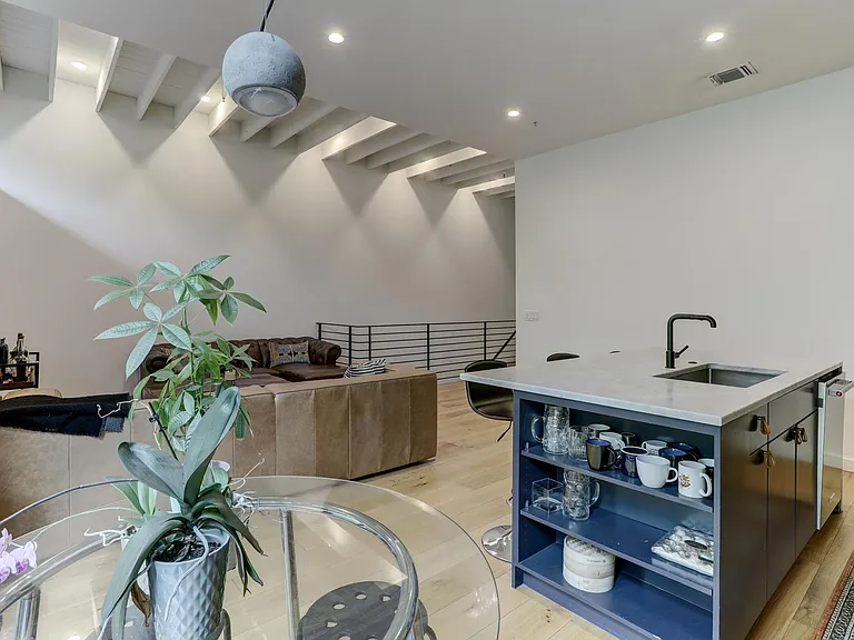 1713 Bluebonnet Ln #D — Photo 10