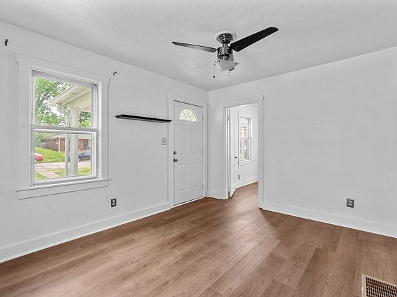 3rd image of 3608 Powell Ave