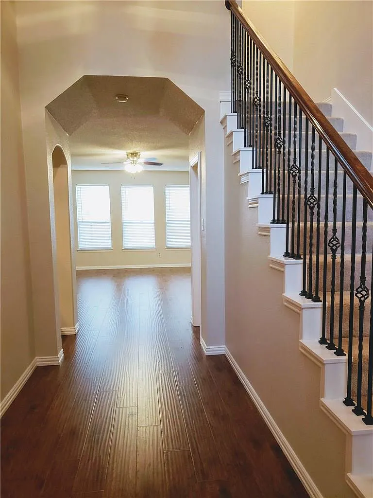 4 bed, 2938 sqft, $2,995 — Photo 3
