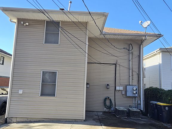 5th image of 4015 Bell St APT 1