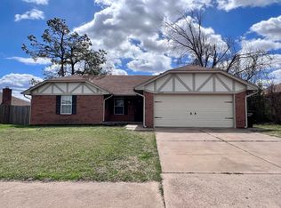 1208 NE 4th St, Moore, OK 73160