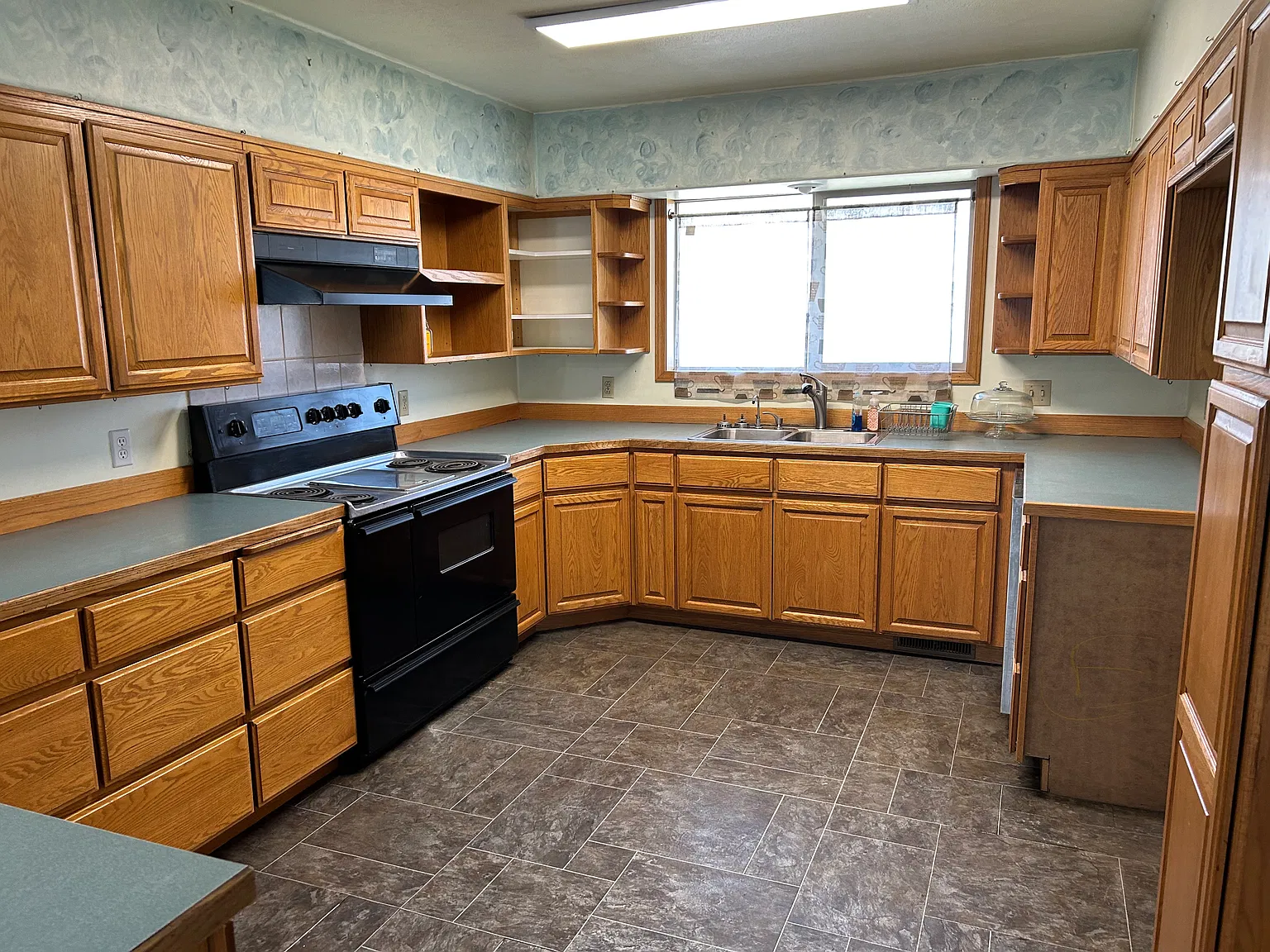 3 bed, 1808 sqft, $2,500 — Photo 3