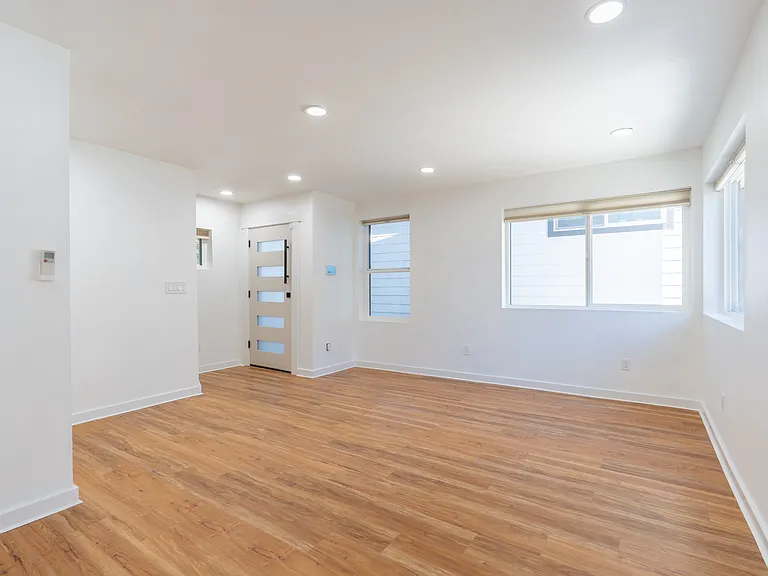 1127 N 84th St — Photo 12