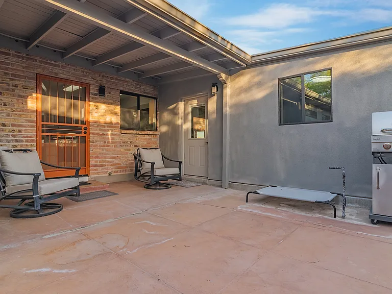 1101 W Roller Coaster Rd — Photo 12