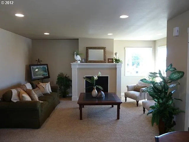 813 Niagara Ave — Photo 4