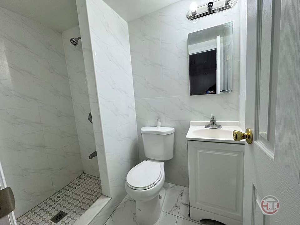 2nd image of 1027 Throgmorton Ave #1