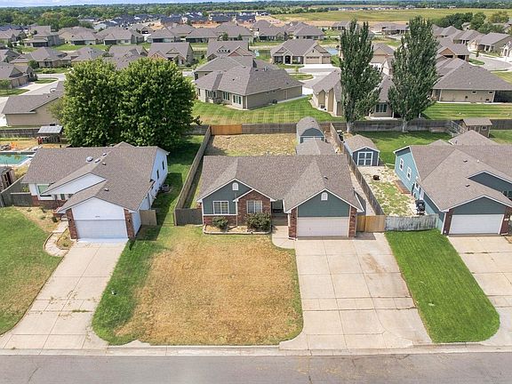 2nd image of 809 N Bay Country Cir