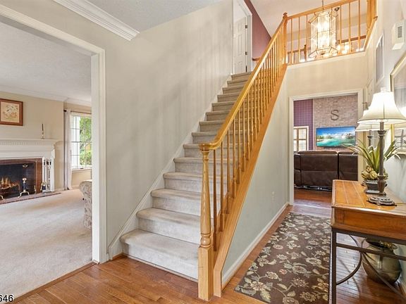 3rd image of 19 Cliffside Dr