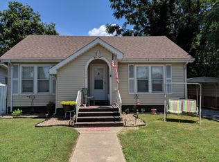 306 5th St, Carmi, IL 62821