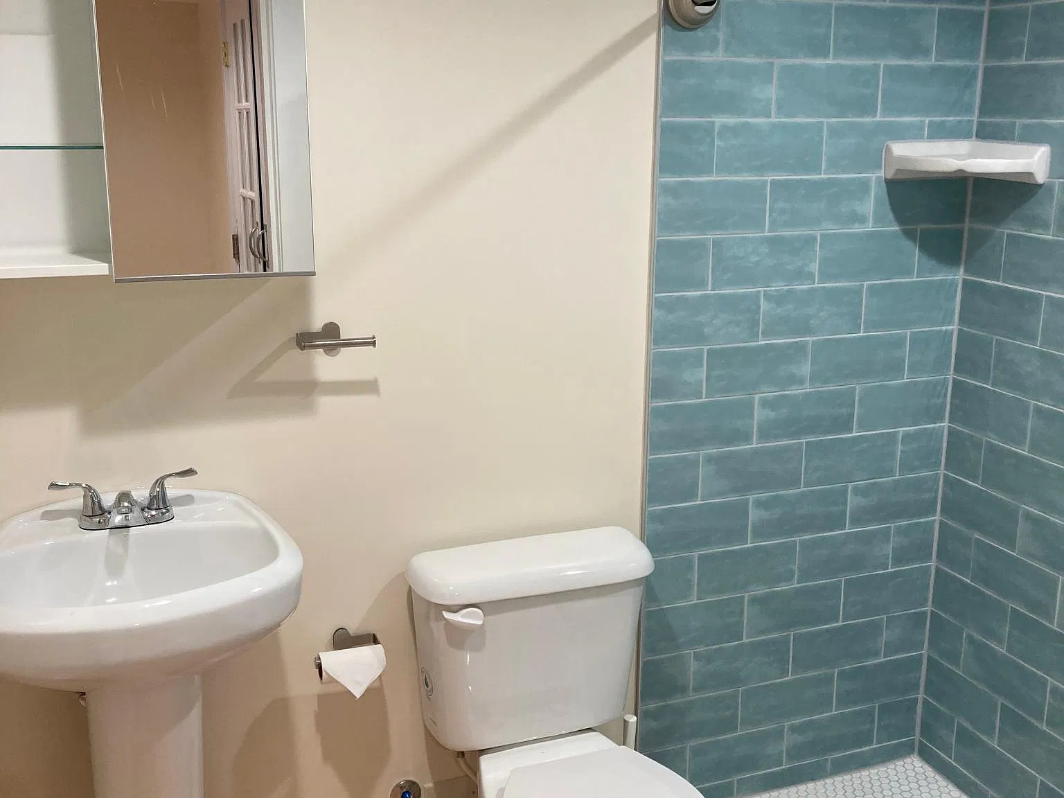 Studio, 700 sqft, $1,345 — Photo 3