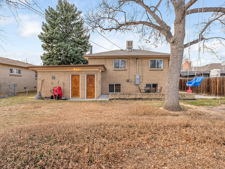 2224 Kenton St — Photo 25